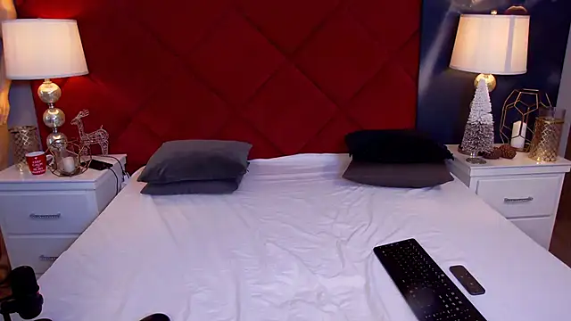 MinnieDrew online show from December 2025 08:02:02 PM