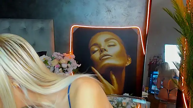 Snapshot of glossy_blondegirl chatting on September 2025 06:04:02 PM glossy blondegirl online show from September 2025 06:04:02 PM