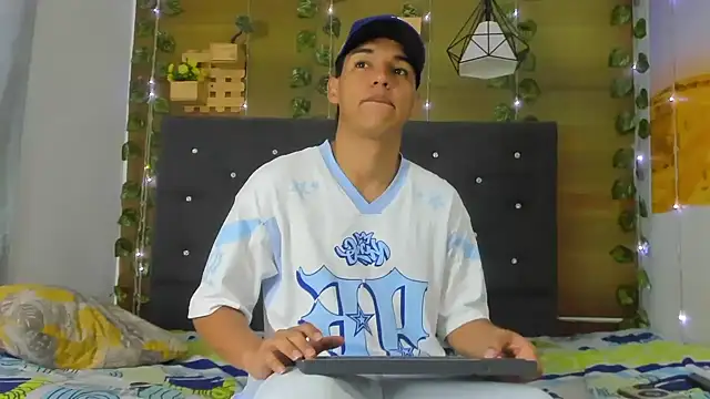 ryan carter08 online show from October 2025 01:01:02 PM