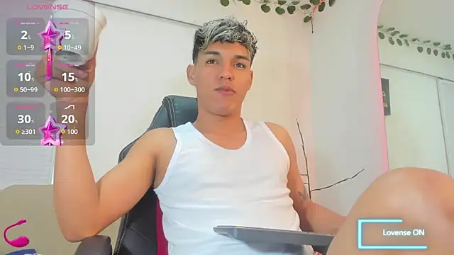 Snapshot of ryan_carter08 chatting on November 2025 03:10:01 AM ryan carter08 online show from November 2025 03:10:01 AM