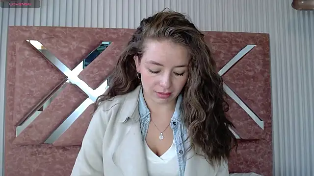  isaabellaa online show from March 2026 01:02:01 PM