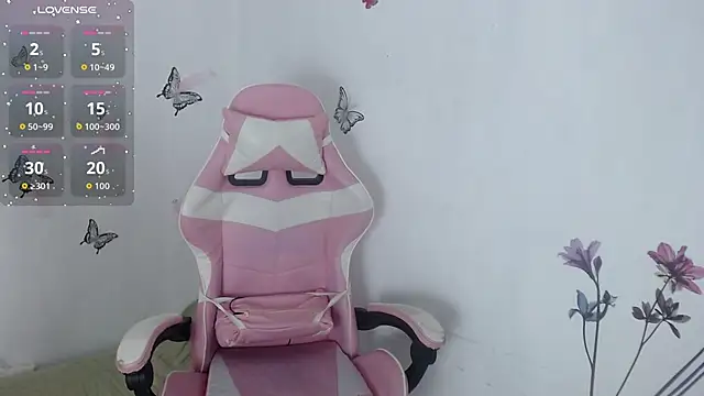 Snapshot of helen_kinett chatting on October 2025 11:42:02 AM helen kinett online show from October 2025 11:42:02 AM