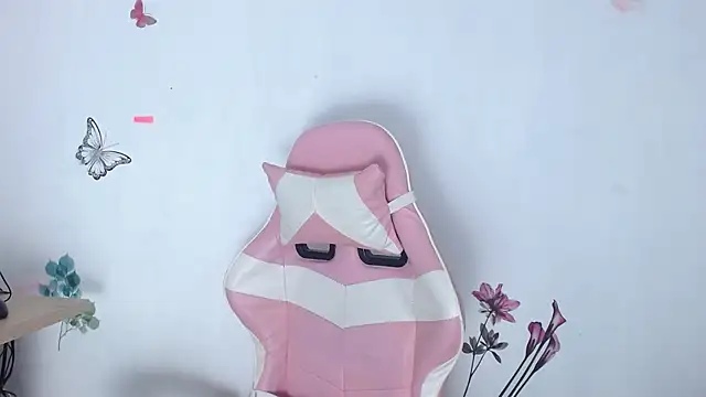 Snapshot of helen_kinett chatting on February 2026 12:45:01 AM helen kinett online show from February 2026 12:45:01 AM