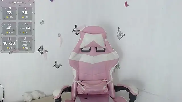 Snapshot of helen_kinett chatting on October 2025 02:14:02 PM helen kinett online show from October 2025 02:14:02 PM