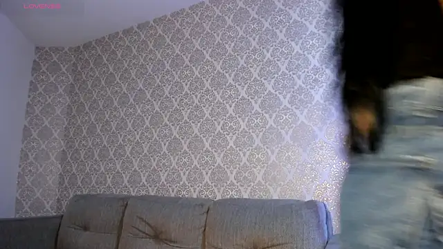 AriRobert  online show from November 2025 04:05:01 AM