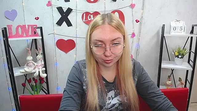 BeatriceFly online show from October 2025 12:07:02 PM