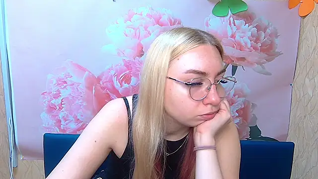 BeatriceFly online show from September 2025 11:38:01 AM