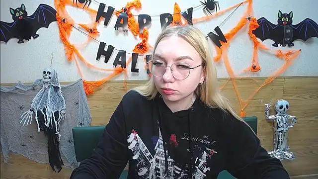 BeatriceFly online show from October 2025 12:48:02 PM