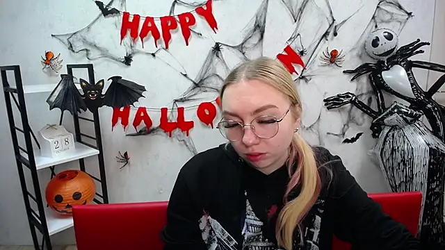 Snapshot of BeatriceFly chatting on October 2025 12:48:01 PM BeatriceFly online show from October 2025 12:48:01 PM