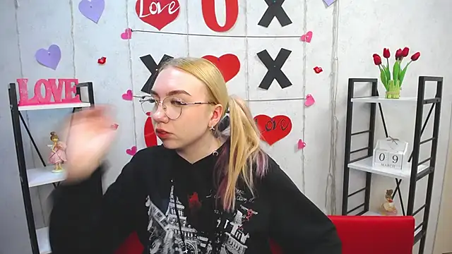 BeatriceFly online show from March 2025 12:38:02 PM