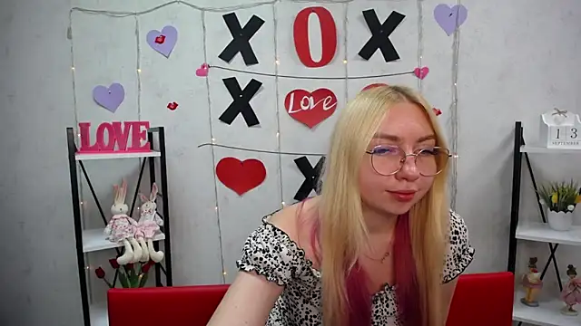 BeatriceFly online show from September 2025 12:16:02 PM