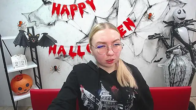 Snapshot of BeatriceFly chatting on October 2025 12:26:01 PM BeatriceFly online show from October 2025 12:26:01 PM