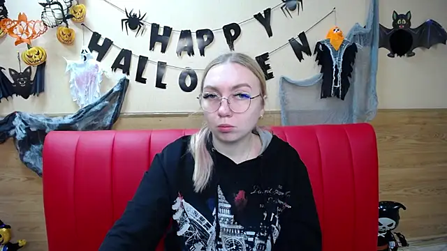 Snapshot of BeatriceFly chatting on October 2025 12:59:02 PM BeatriceFly online show from October 2025 12:59:02 PM