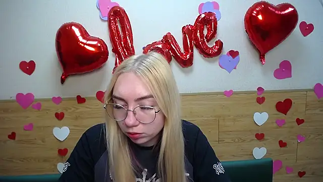 BeatriceFly online show from March 2025 12:43:02 PM