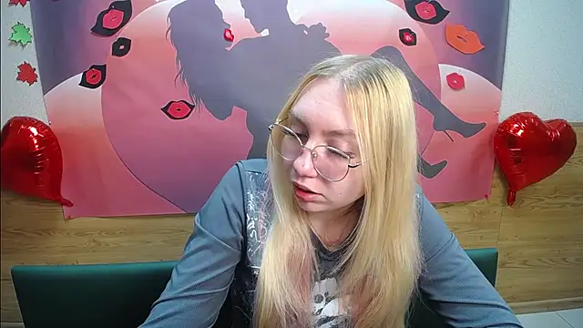 BeatriceFly online show from October 2025 12:35:02 PM