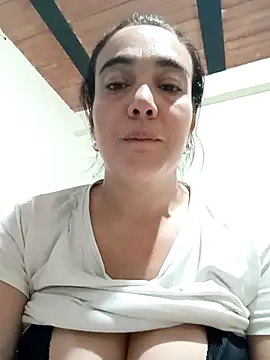 Snapshot of skayhot_ chatting on February 2025 01:14:02 AM skayhot online show from February 2025 01:14:02 AM