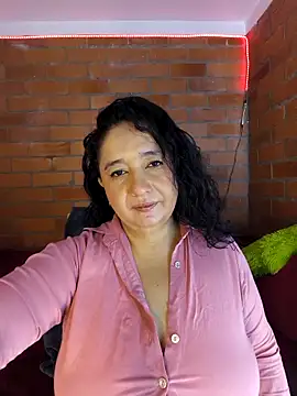 Snapshot of AnSavina chatting on November 2025 12:16:01 PM AnSavina online show from November 2025 12:16:01 PM