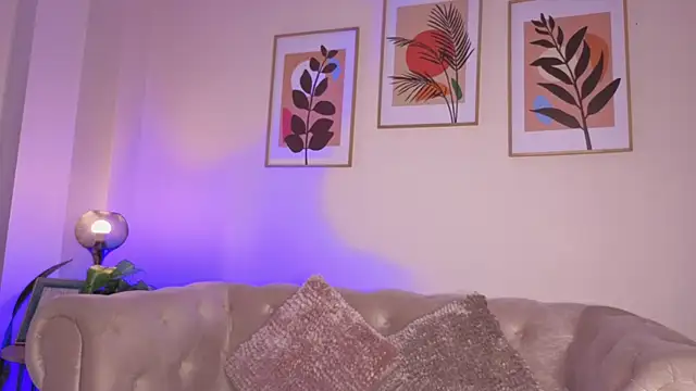 Snapshot of DahianaWalcott chatting on December 2025 08:14:01 PM DahianaWalcott online show from December 2025 08:14:01 PM