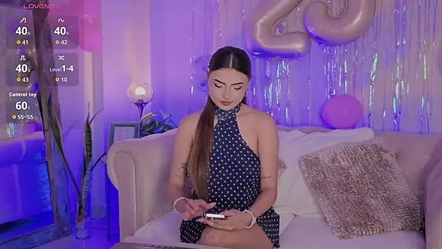 Snapshot of DahianaWalcott chatting on October 2025 06:50:02 PM DahianaWalcott online show from October 2025 06:50:02 PM