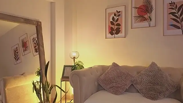 DahianaWalcott online show from April 2026 06:20:02 PM