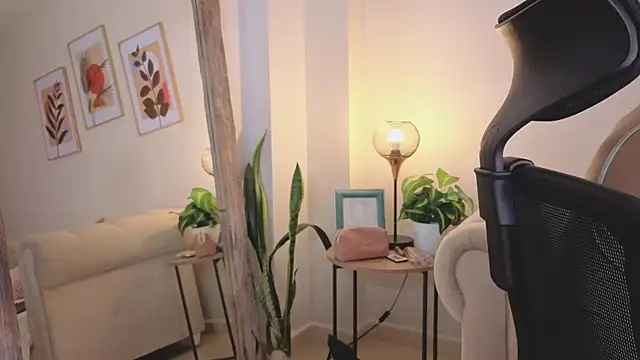 Snapshot of DahianaWalcott chatting on December 2025 07:59:02 PM DahianaWalcott online show from December 2025 07:59:02 PM