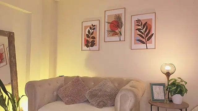 DahianaWalcott online show from April 2026 05:25:01 PM