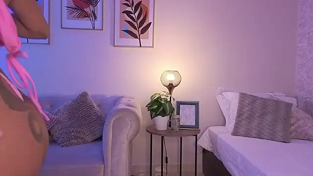 DahianaWalcott online show from February 2026 05:21:02 PM