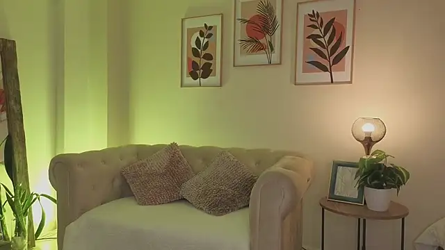 DahianaWalcott online show from April 2026 06:42:01 PM