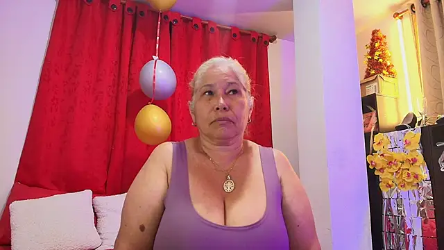 girl amada online show from February 2026 07:34:02 PM