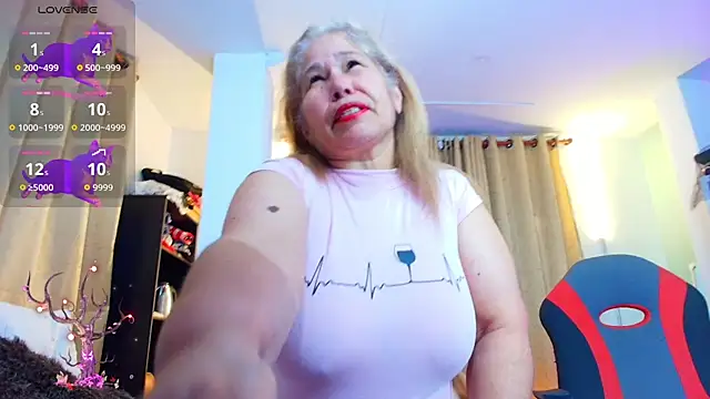 girl amada online show from October 2025 06:30:01 PM