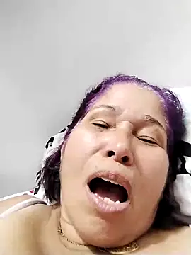 girl amada online show from March 2026 09:38:02 PM