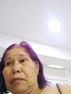 girl amada online show from April 2026 05:06:02 PM