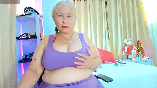 girl amada online show from November 2025 06:52:02 PM