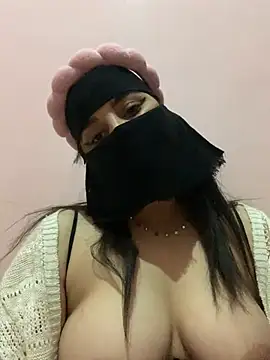 Snapshot of Miss-Soka chatting on December 2024 11:34:02 PM Miss-Soka online show from December 2024 11:34:02 PM