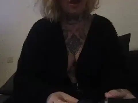 Snapshot of blondy40 chatting on March 2025 11:15:01 PM blondy40 online show from March 2025 11:15:01 PM