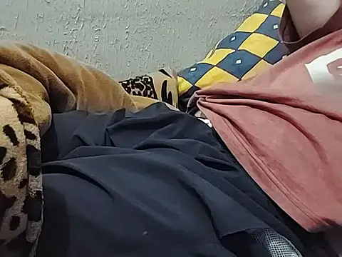 mfreitas005 online show from October 2025 11:57:02 PM