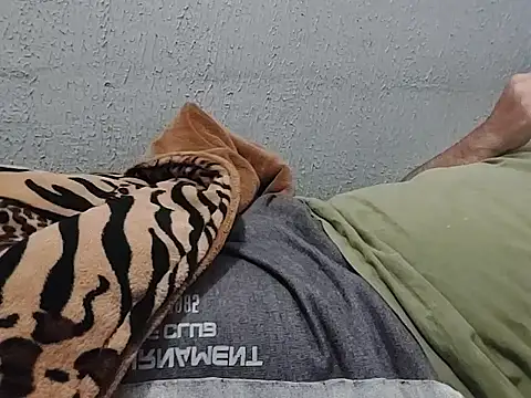 mfreitas005 online show from November 2025 12:59:02 AM