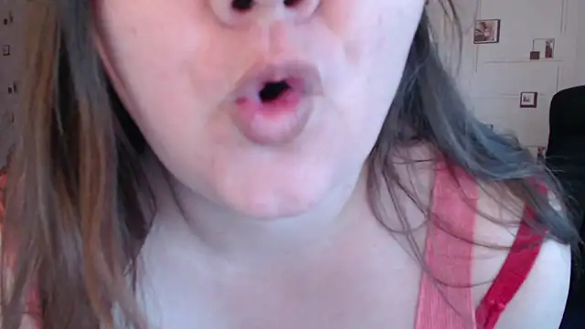 Snapshot of TasyaBigTTs chatting on December 2024 12:22:02 PM TasyaBigTTs online show from December 2024 12:22:02 PM