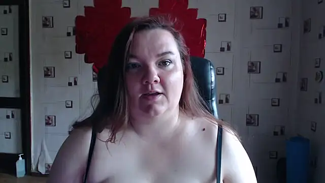 Snapshot of TasyaBigTTs chatting on September 2025 06:29:02 AM TasyaBigTTs online show from September 2025 06:29:02 AM