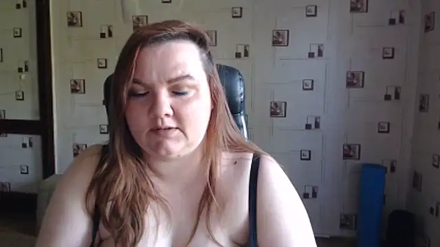 Snapshot of TasyaBigTTs chatting on May 2026 01:28:01 PM TasyaBigTTs online show from May 2026 01:28:01 PM