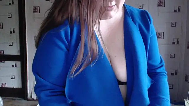 Snapshot of TasyaBigTTs chatting on October 2025 12:38:02 PM TasyaBigTTs online show from October 2025 12:38:02 PM