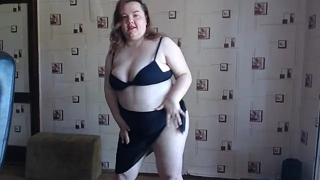 Snapshot of TasyaBigTTs chatting on June 2026 05:40:01 AM TasyaBigTTs online show from June 2026 05:40:01 AM
