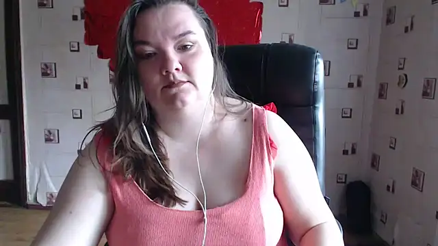 Snapshot of TasyaBigTTs chatting on March 2025 05:43:02 AM TasyaBigTTs online show from March 2025 05:43:02 AM