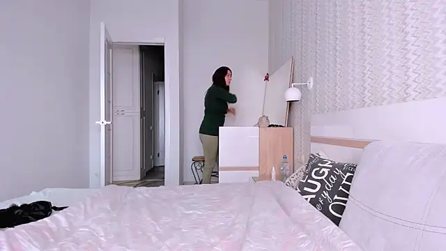 Clear Angel online show from February 2026 02:05:01 PM