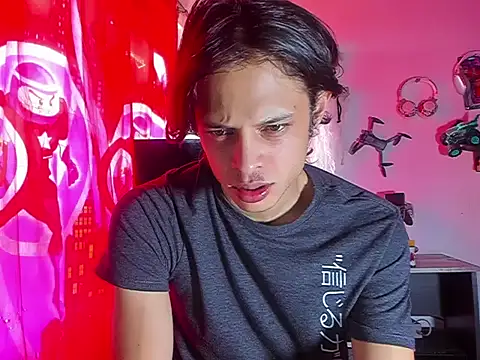 Snapshot of LilOwen_ chatting on June 2026 05:36:01 PM LilOwen online show from June 2026 05:36:01 PM