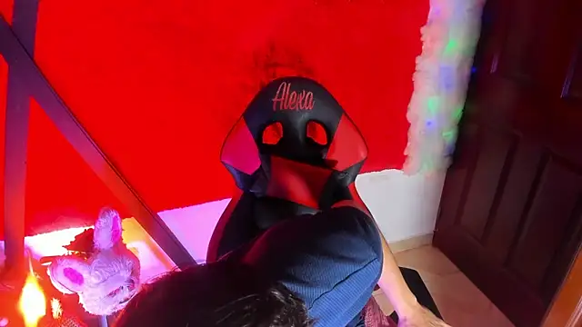 LilOwen  online show from February 2026 06:39:01 PM