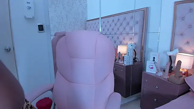 Isla Scott online show from October 2025 11:31:01 AM