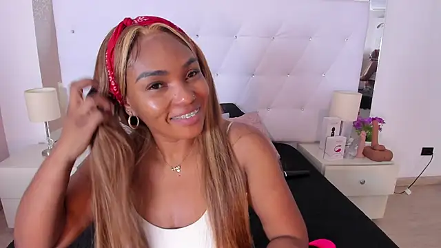 Isla Scott online show from December 2025 11:20:02 AM