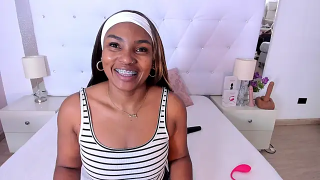 Isla Scott online show from November 2025 11:25:01 AM