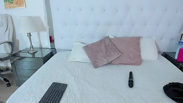 Isla Scott online show from March 2026 11:44:01 AM